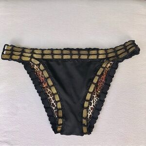 NWOT Reversible Black and Leopard Bikini Bottom - Size M
